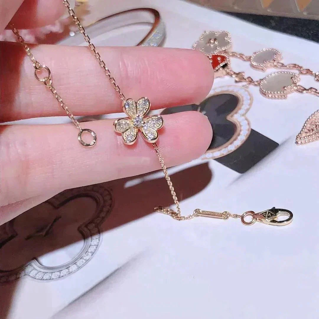 {
"Resenly Jewelry": "Resenly Jewelry",
"FRIVOLE GOLD FLOWER DIAMOND BRACELET": "フリヴォル ゴールド フラワー ダイヤモンド ブレスレット"
}