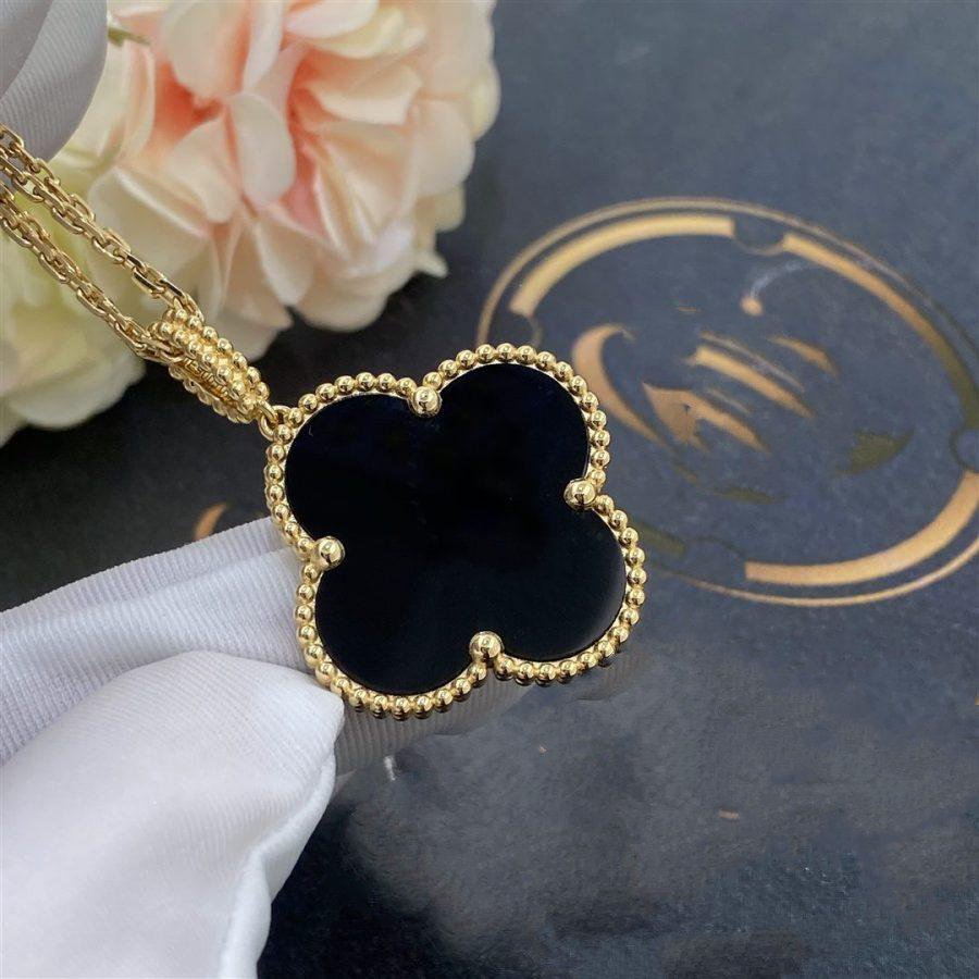 {
"Resenly Jewelry": "Resenly Jewelry",
"CLOVER 25MM GOLD ONYX BIG CLOVER NECKLACE": "クローバー 25MM ゴールド オニキス ビッグクローバー ネックレス"
}