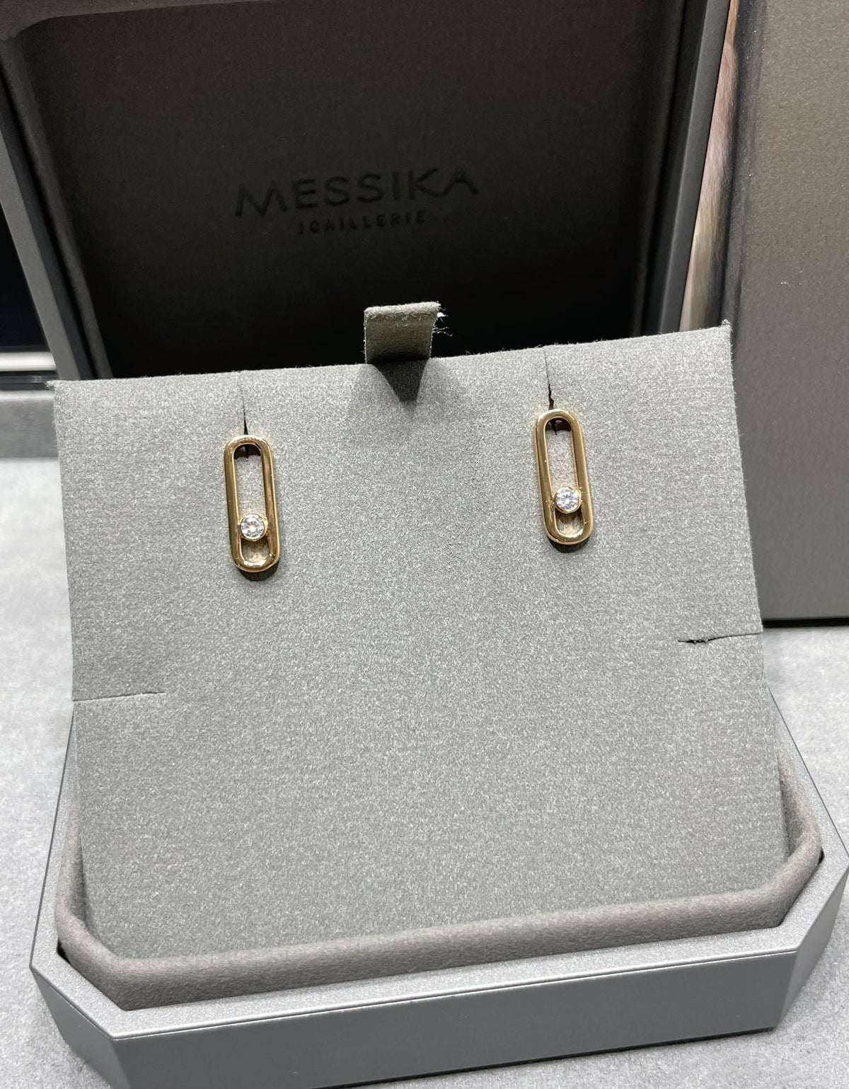 {
"Resenly Jewelry": "レセンリー・ジュエリー",
"MOVE UNO SMALL 1 DIAMOND EARRINGS": "ムーヴ ウノ スモール 1ダイヤモンド イヤリング"
}