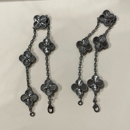 {"[Resenly Jewelry]CLOVER 5 MOTIF BLACK BRACELET": "[Resenly Jewelry] クローバー 5モチーフ ブラックブレスレット"}