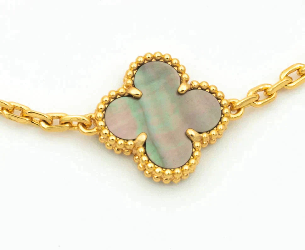[Resenly Jewelry] CLOVER 5 MOTIF GRAY MOP BRACELET COLLECTION