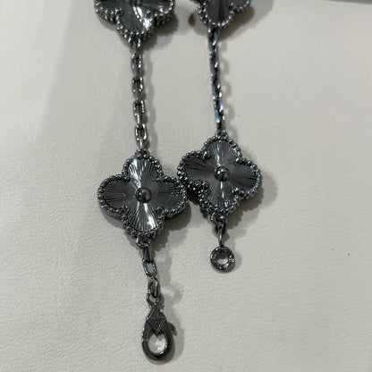 {"[Resenly Jewelry]CLOVER 5 MOTIF BLACK BRACELET": "[Resenly Jewelry] クローバー 5モチーフ ブラックブレスレット"}