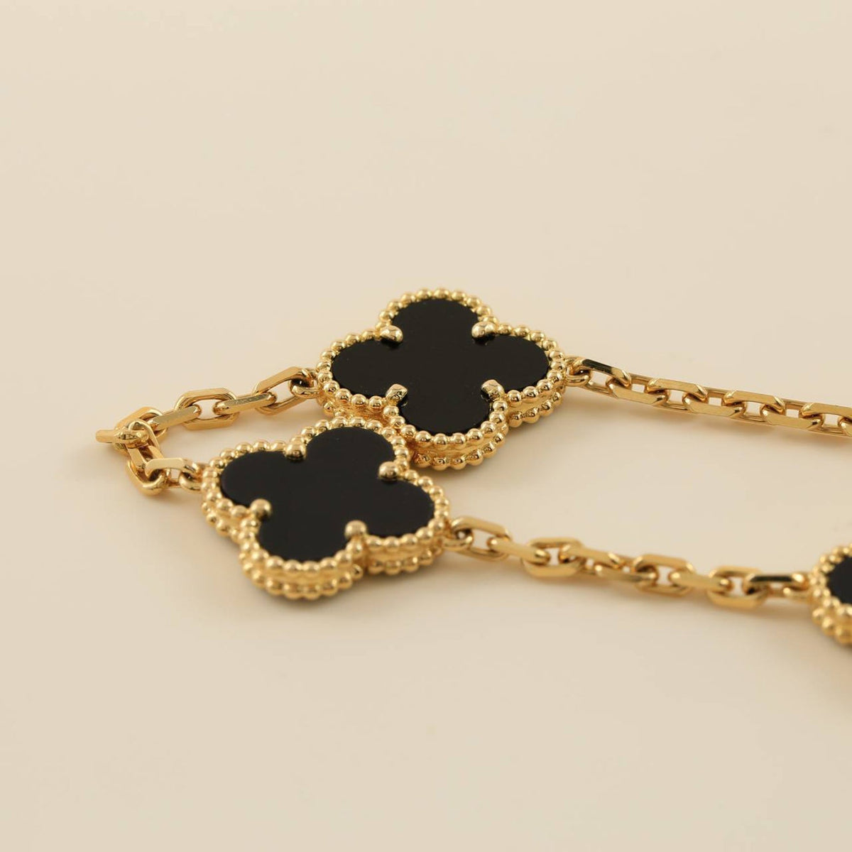 {
  "Resenly Jewelry": "Resenly Jewelry",
  "CLOVER 5 MOTIF ONYXS BRACELET COLLECTION": "クローバー 5モチーフ オニキス ブレスレット コレクション"
}