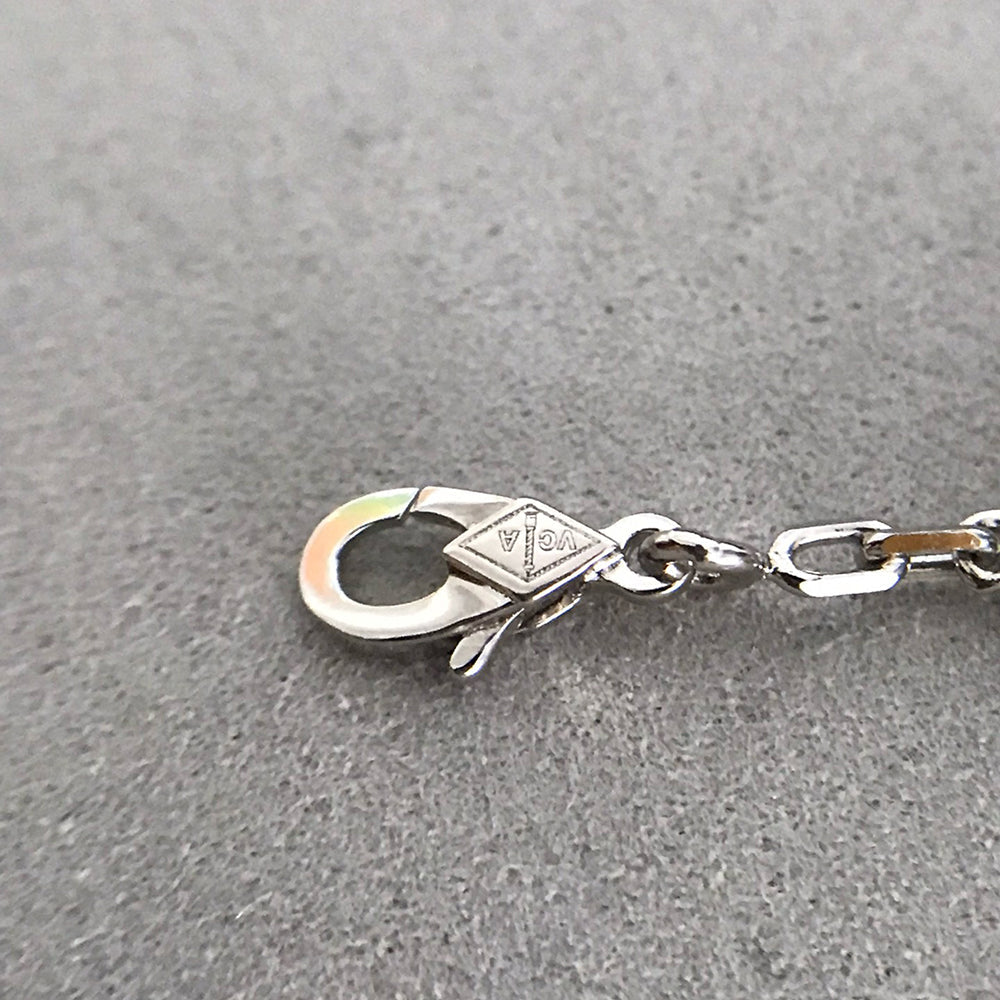 {
  "Resenly Jewelry": "Resenly Jewelry",
  "CLOVER 5 MOTIF ONYXS BRACELET COLLECTION": "クローバー 5モチーフ オニキス ブレスレット コレクション"
}
