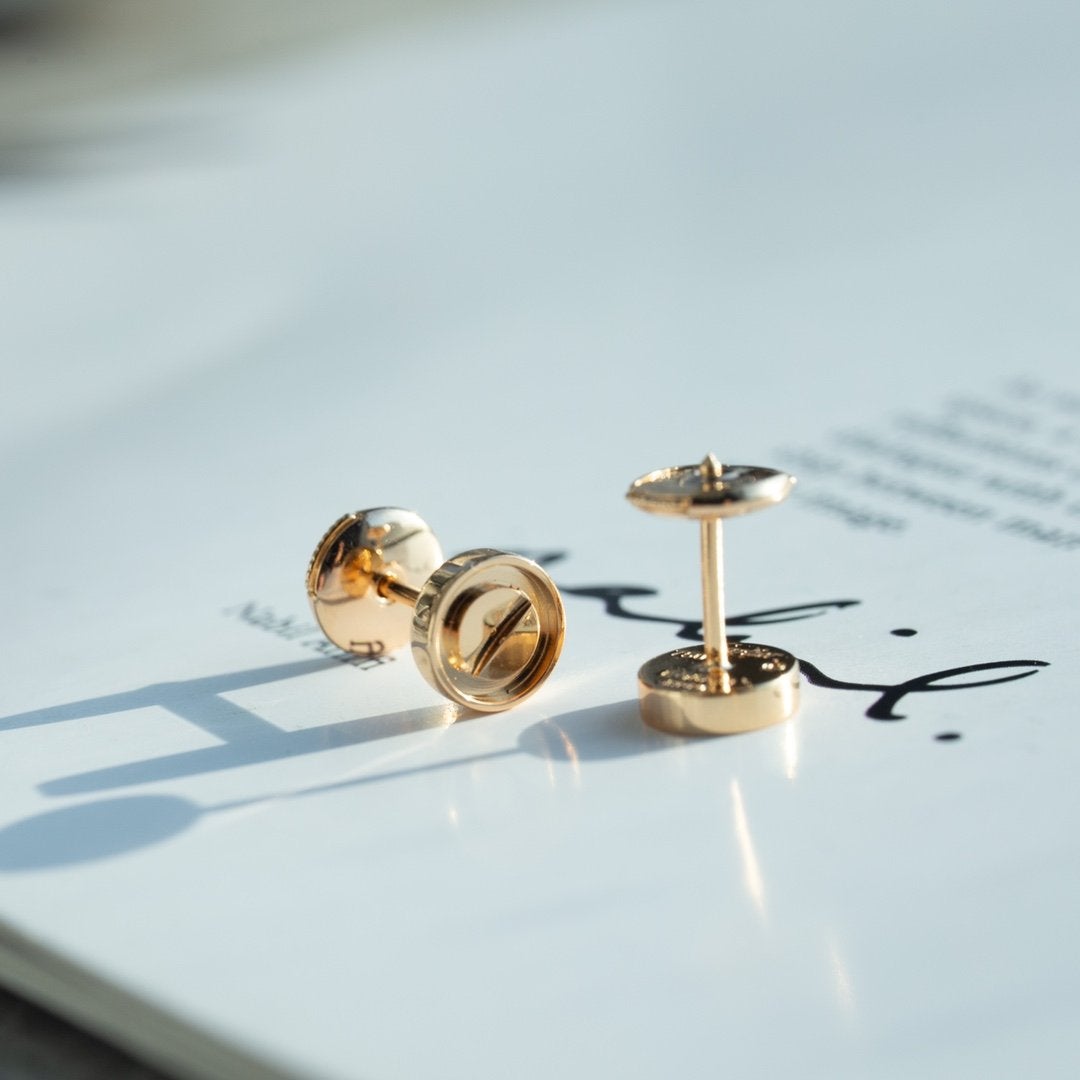 {
  "Resenly Jewelry": "レゼンリー・ジュエリー",
  "LOVE EARRINGS PINK GOLD 10MM": "LOVE イヤリング ピンクゴールド 10MM"
}
