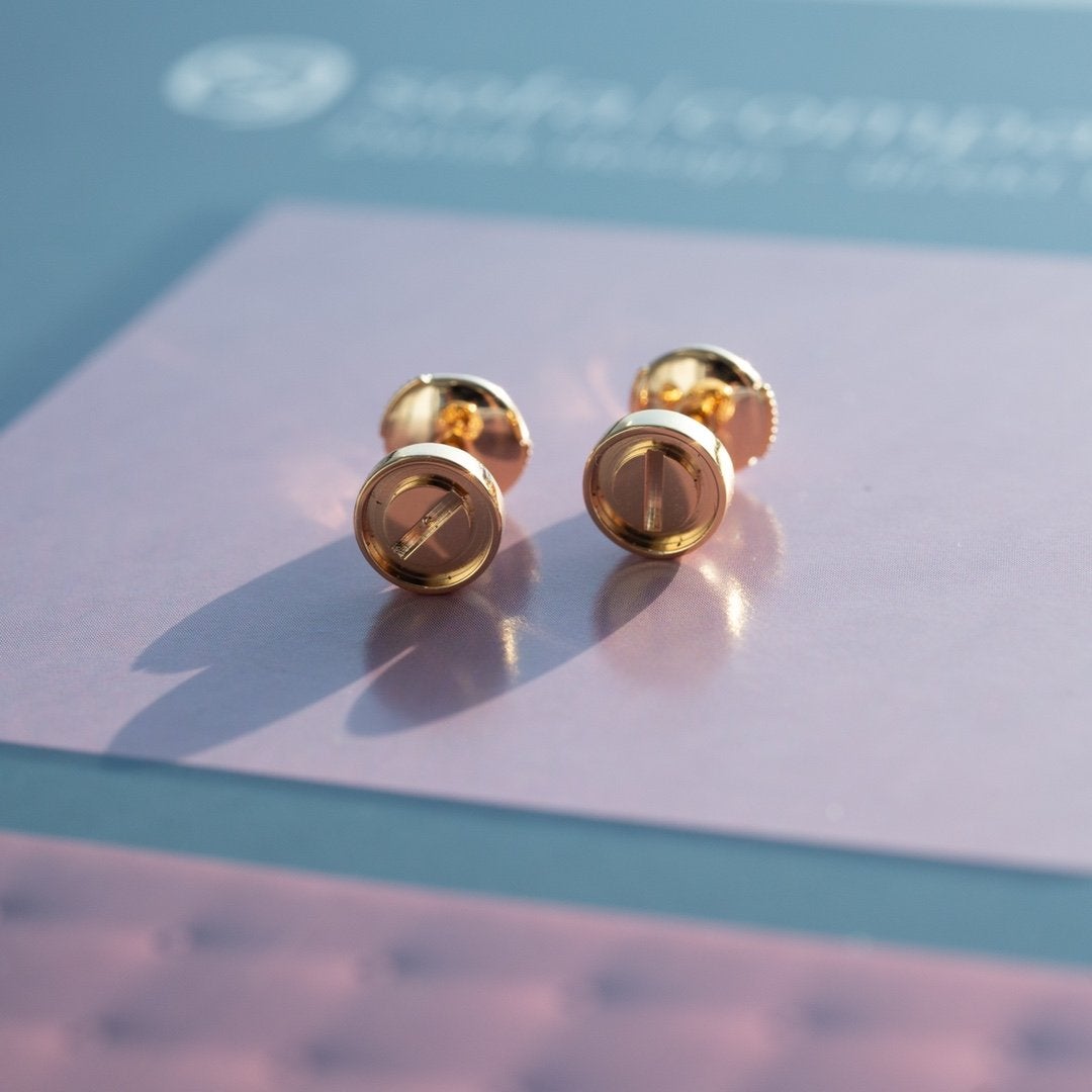 {
  "Resenly Jewelry": "レゼンリー・ジュエリー",
  "LOVE EARRINGS PINK GOLD 10MM": "LOVE イヤリング ピンクゴールド 10MM"
}