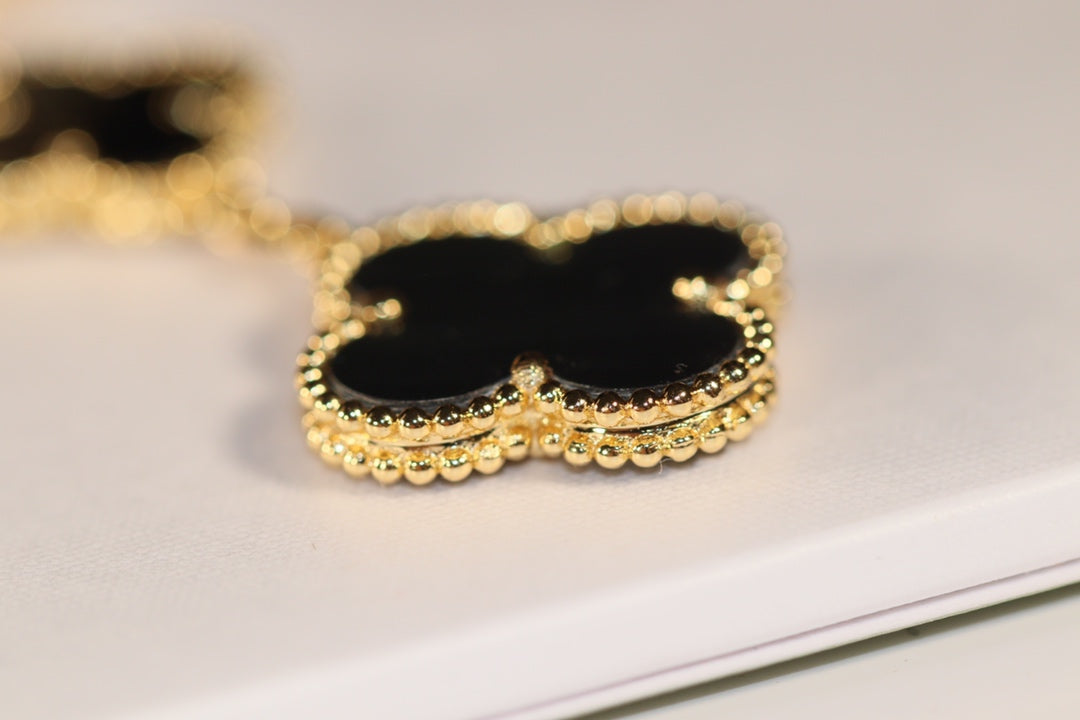 {"[Resenly Jewelry]CLOVER EARRINGS GOLD ONYX MOP 3 MOTIF": "【Resenly Jewelry】クローバーピアス ゴールド オニキス・マザーオブパール 3モチーフ"}