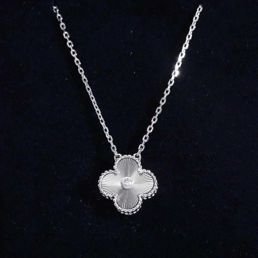 [Resenly Jewelry]CLOVER 15MM ダイヤモンドレーザーネックレス シルバー