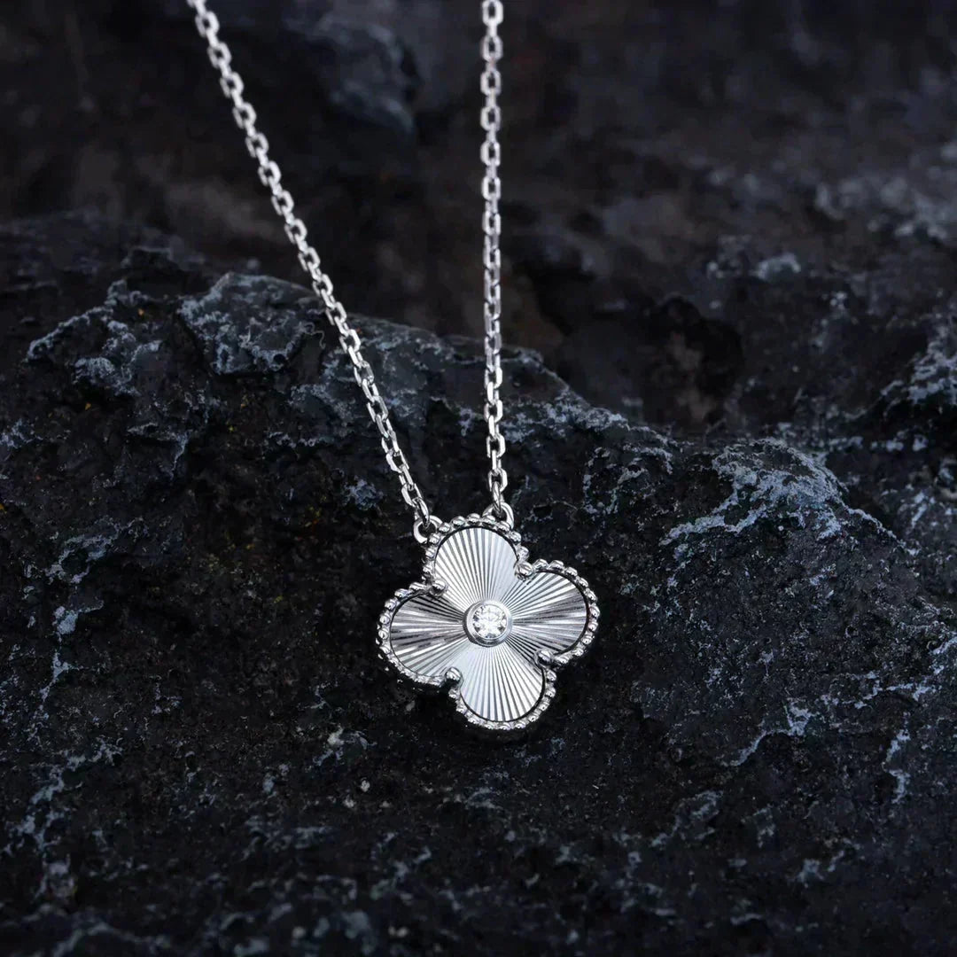 [Resenly Jewelry]CLOVER 15MM ダイヤモンドレーザーネックレス シルバー