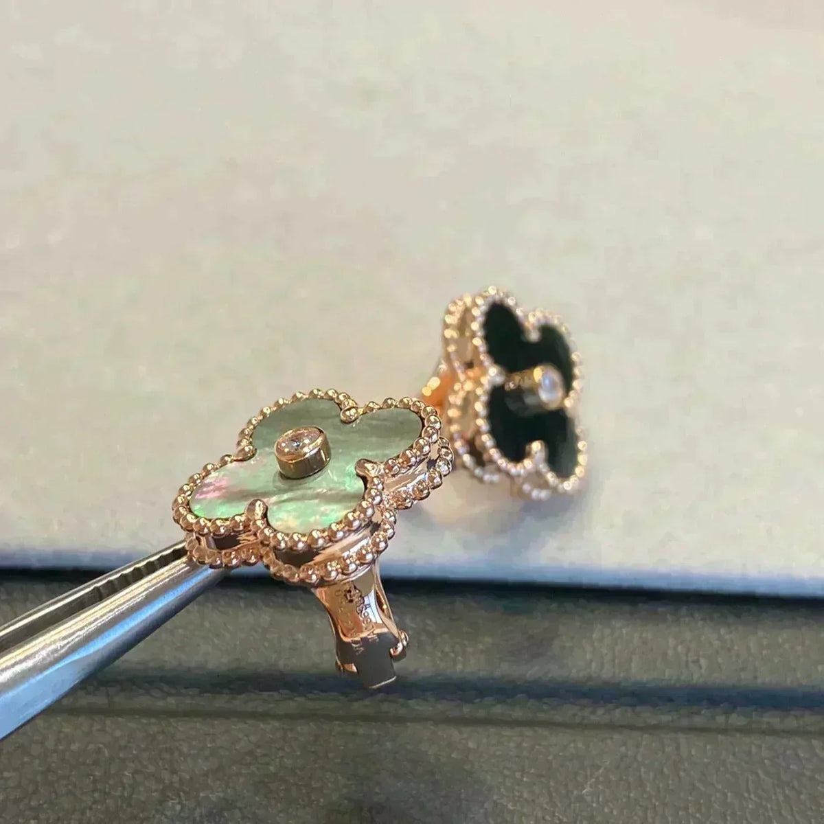 [Resenly Jewelry]CLOVER MEDIUM 1 MOTIFS GRAY MOP  DIAMOND EARRINGS