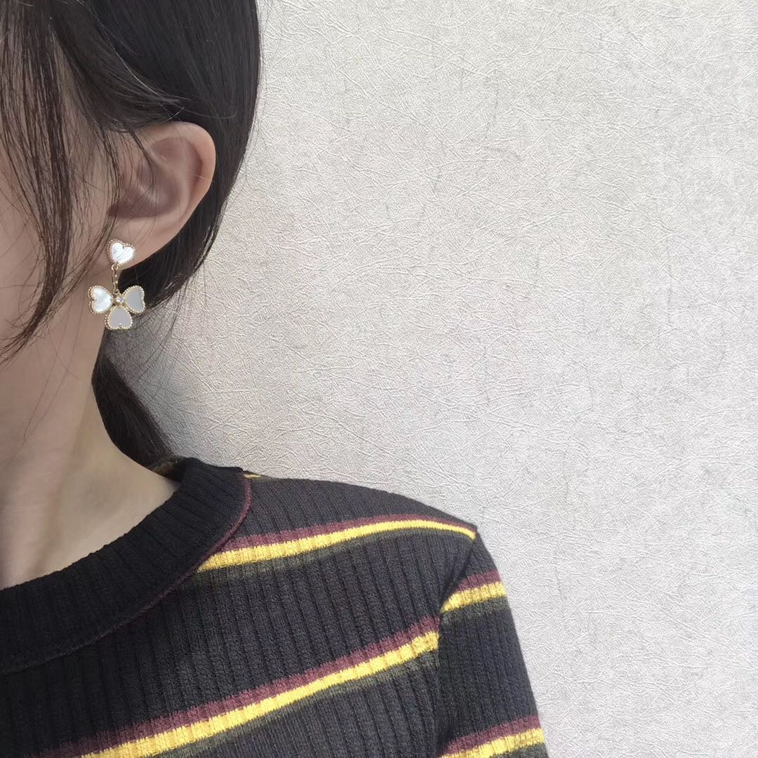 {"[Resenly Jewelry]CLOVER SWEET WHITE MOP EARRINGS"}