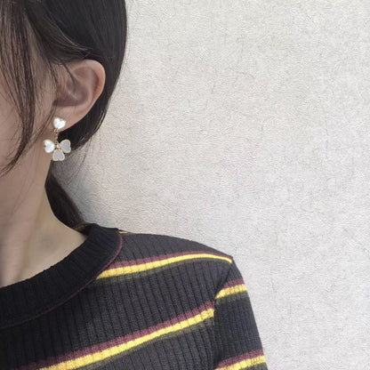 {"[Resenly Jewelry]CLOVER SWEET WHITE MOP EARRINGS"}