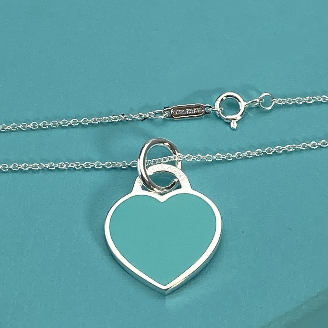{
  "Resenly Jewelry": "Resenly Jewelry",
  "HEART PEDANT SILVER NECKLACE": "ハートペンダントシルバーネックレス"
}
