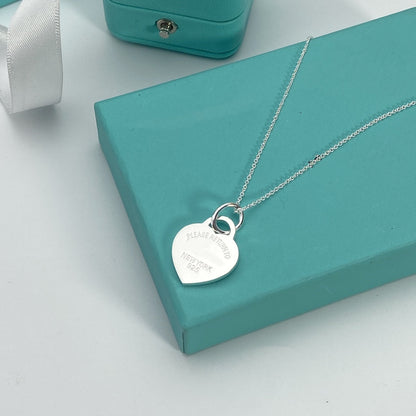 {
  "Resenly Jewelry": "Resenly Jewelry",
  "HEART PEDANT SILVER NECKLACE": "ハートペンダントシルバーネックレス"
}