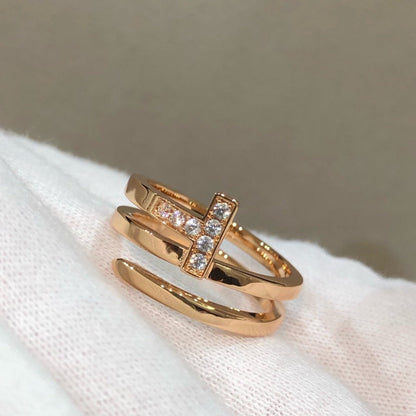 {
  "Resenly Jewelry": "レゼンリー・ジュエリー",
  "T WIRE DOUBLE ROWS RING PINK GOLD": "Tワイヤー ダブルロウ リング ピンクゴールド"
}