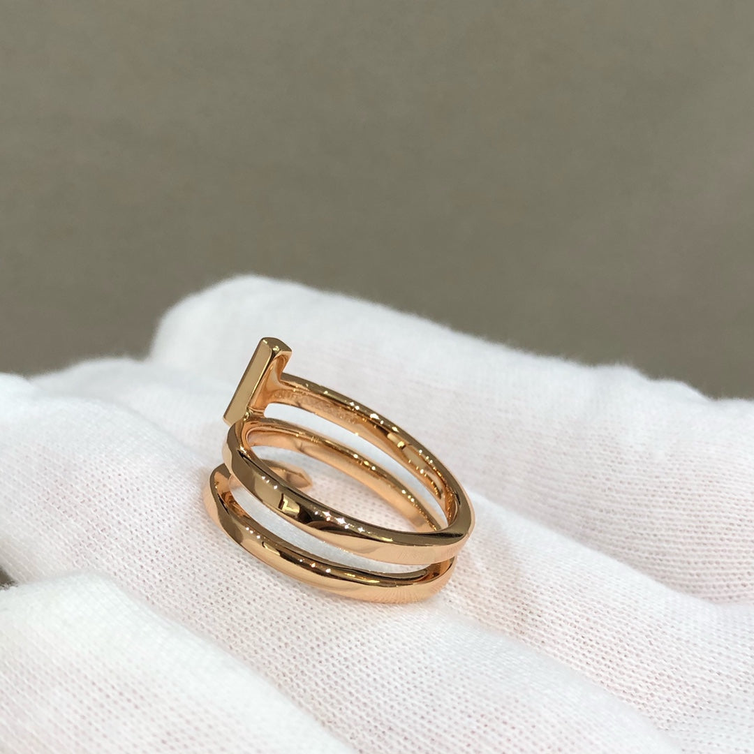 {
  "Resenly Jewelry": "レゼンリー・ジュエリー",
  "T WIRE DOUBLE ROWS RING PINK GOLD": "Tワイヤー ダブルロウ リング ピンクゴールド"
}