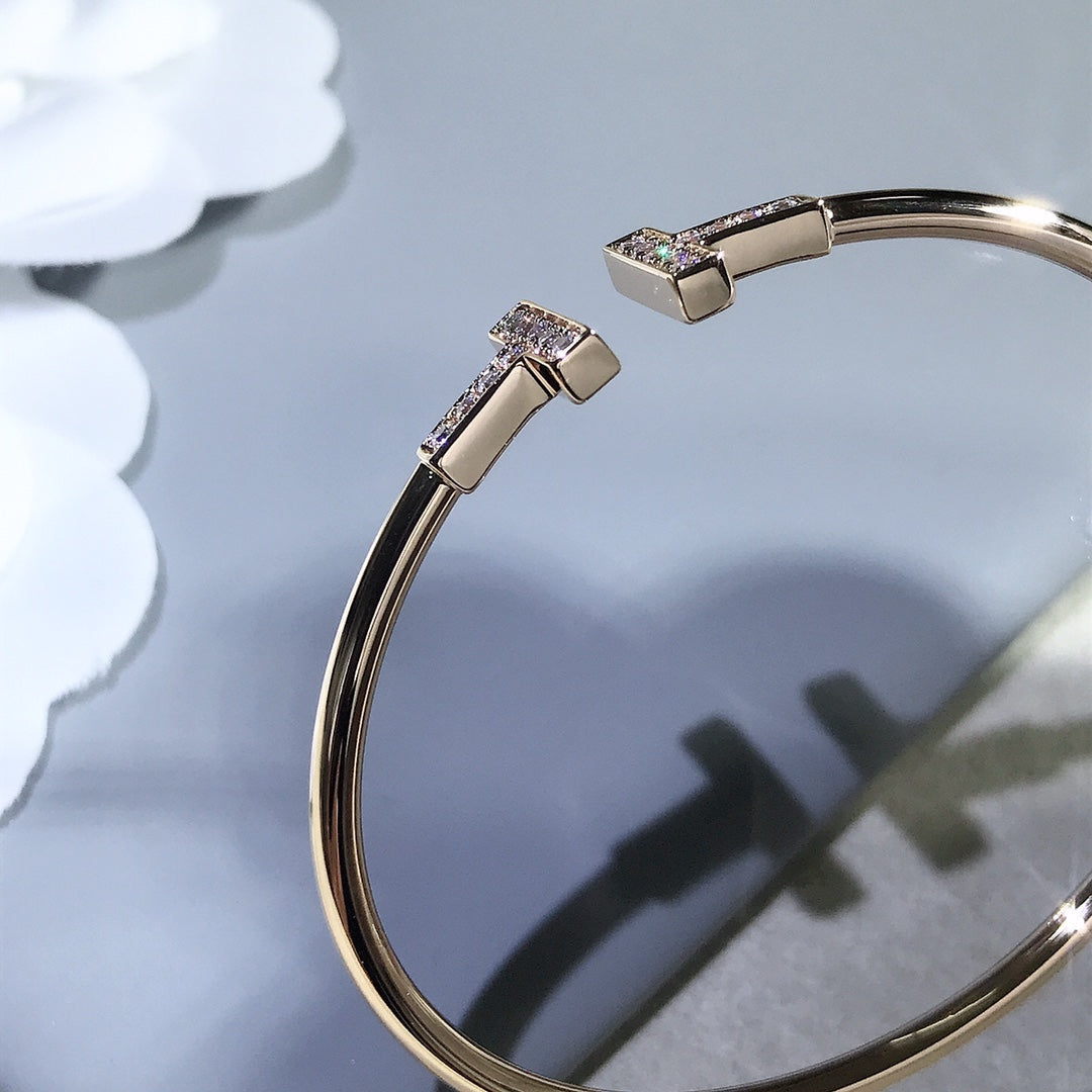 {
  "Resenly Jewelry": "Resenly Jewelry",
  "T BRACELET PINK GOLD 1.8MM DIAMOND": "Tブレスレット ピンクゴールド 1.8MM ダイヤモンド"
}