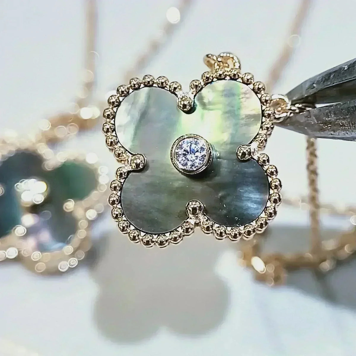 [Resenly Jewelry] クローバー 15mm ダイヤモンド＆グレーマザーオブパール ネックレス