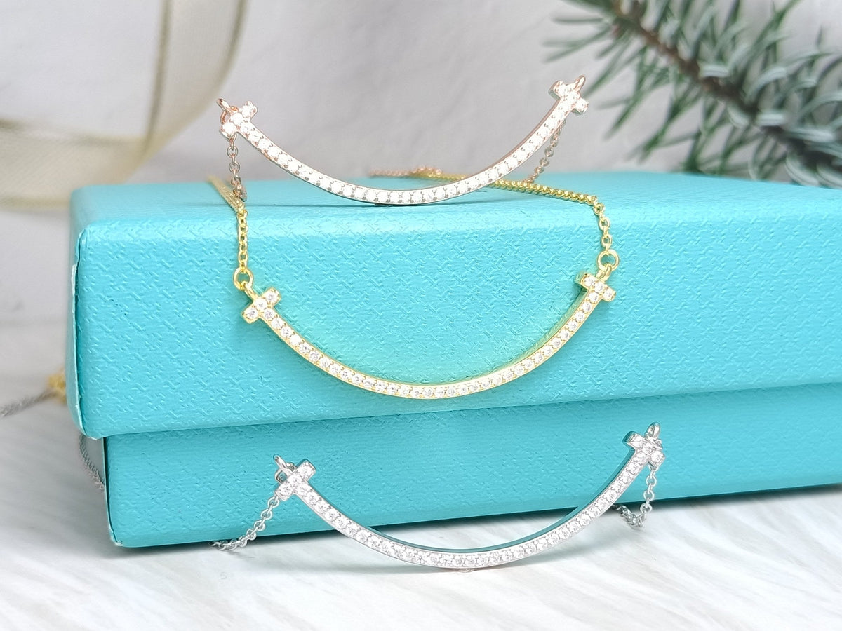 {
  "Resenly Jewelry": "Resenly Jewelry",
  "BIG SMILE PEDANT DIAMOND NECKLACE": "ビッグスマイル ペンダント ダイヤモンドネックレス"
}