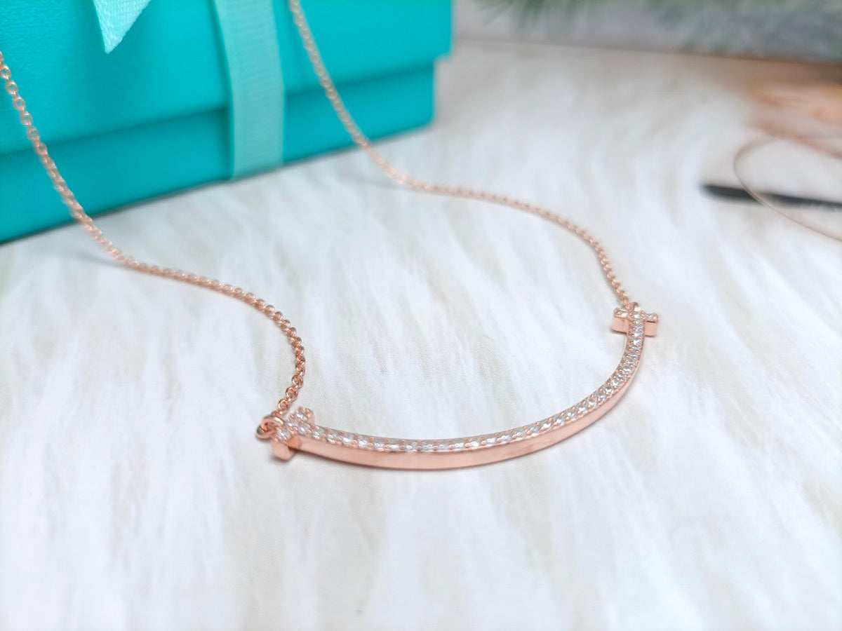 {
  "Resenly Jewelry": "Resenly Jewelry",
  "BIG SMILE PEDANT DIAMOND NECKLACE": "ビッグスマイル ペンダント ダイヤモンドネックレス"
}