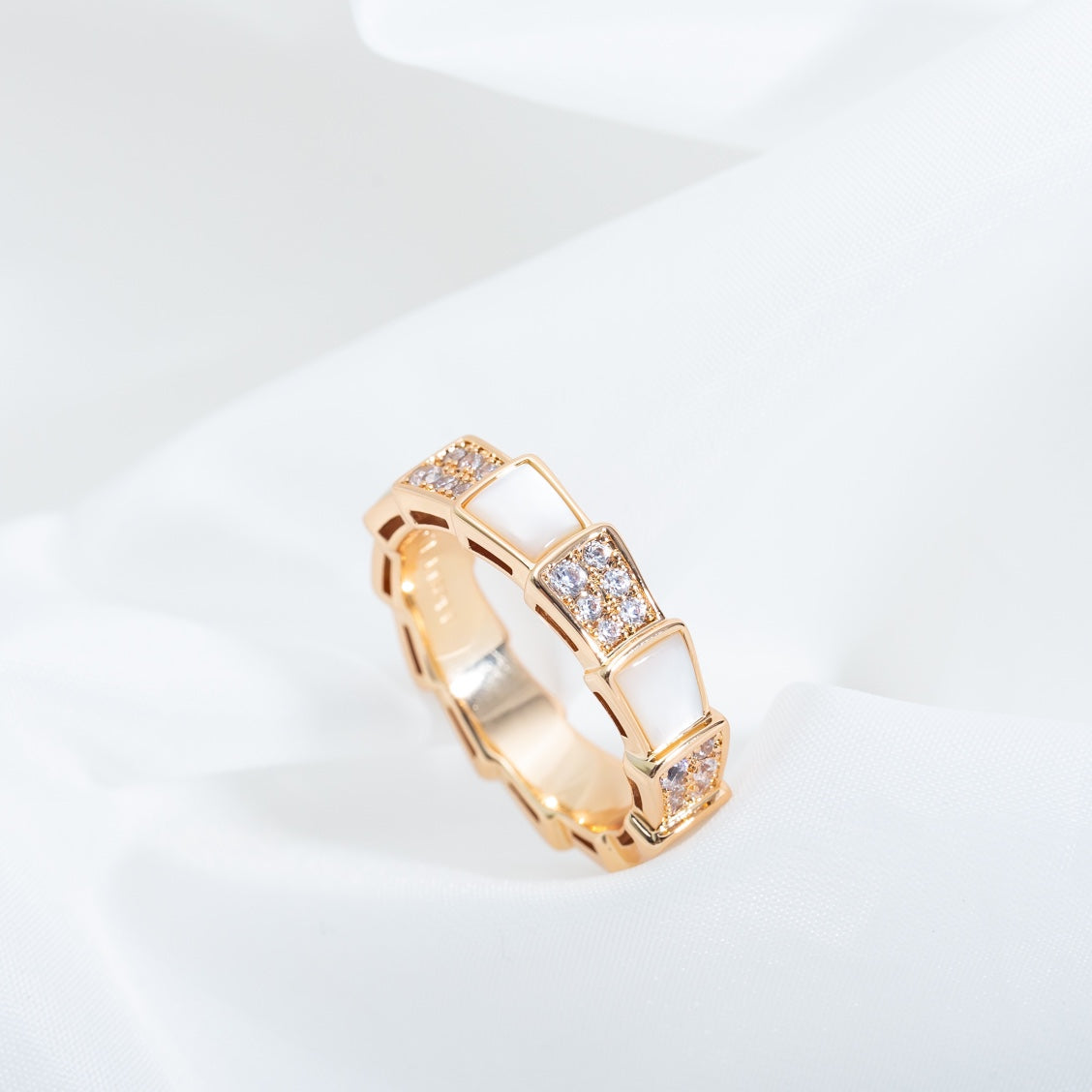 [Resenly Jewelry]セルペンティ リング ピンクゴールド マザー・オブ・パール ダイヤモンド パヴェ 4mm
