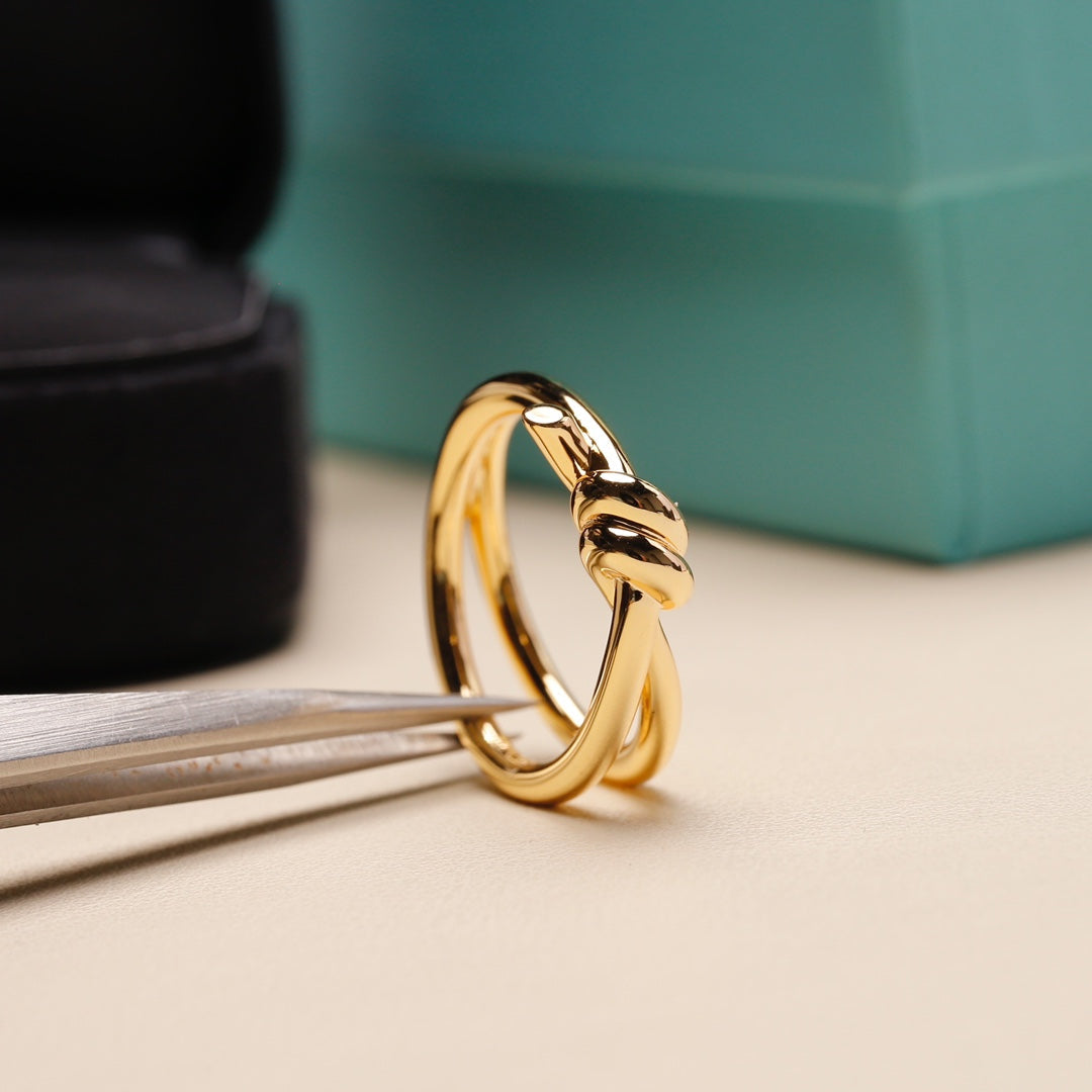 {
"Resenly Jewelry": "Resenly Jewelry",
"KNOT RING GOLD": "ノットリング ゴールド"
}