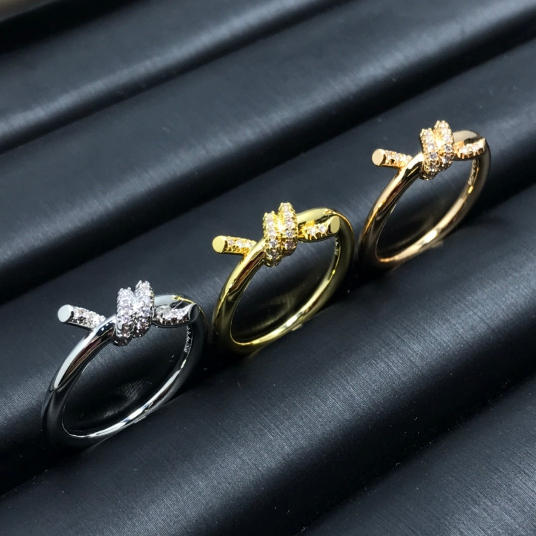 {
"Resenly Jewelry": "Resenly Jewelry",
"KNOT RING 1.2MM DIAMOND": "KNOT リング 1.2MM ダイヤモンド"
}