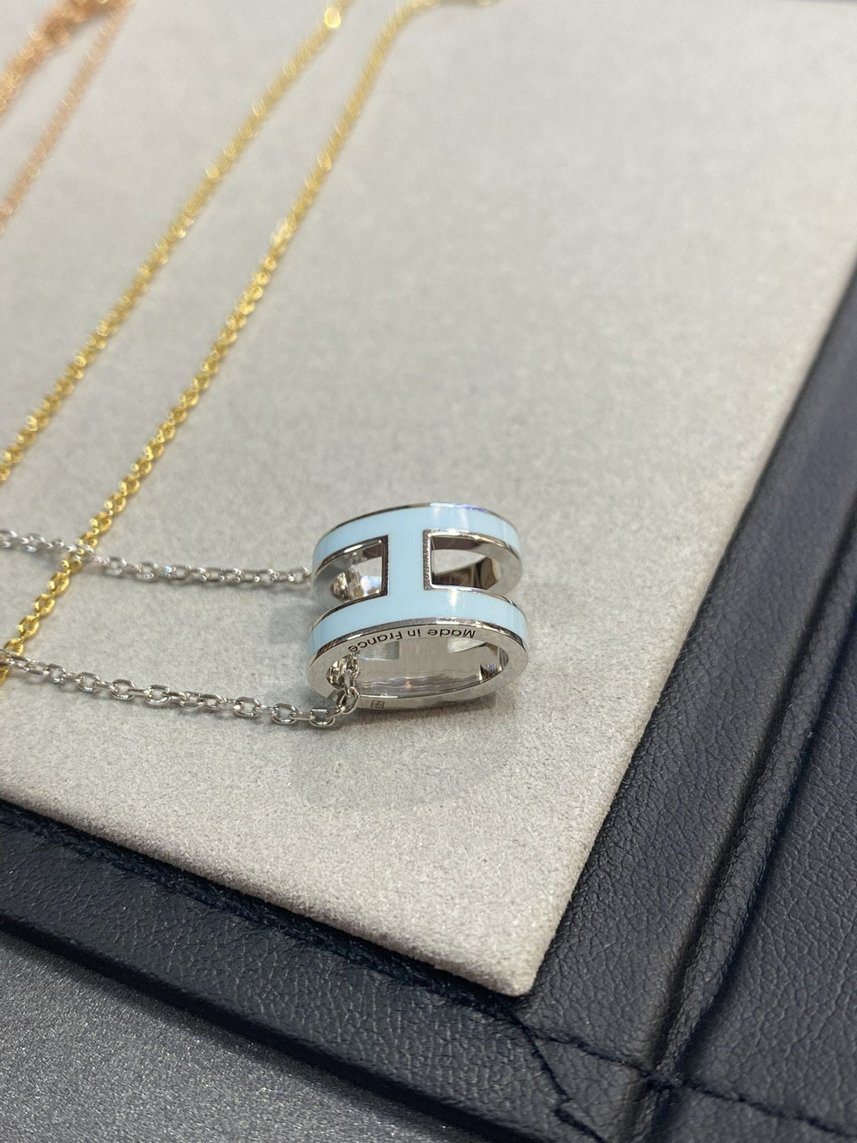 [Resenly Jewelry]POP H LIGHT BLUE NECKLACE