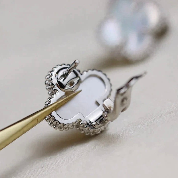[Resenly Jewelry]CLOVER MEDIUM 1 MOTIFS  WHITE MOP EARRINGS SILVER