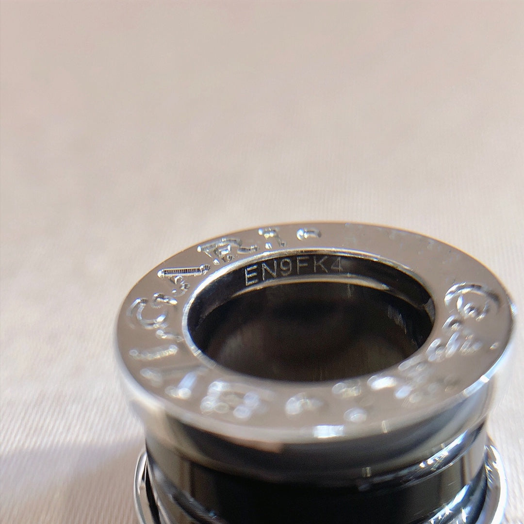 {
  "Resenly Jewelry": "リゼンリー・ジュエリー",
  "ZERO 1 BLACK CERAMIC SILVER NECKLACE": "ゼロワン ブラックセラミック シルバーネックレス"
}