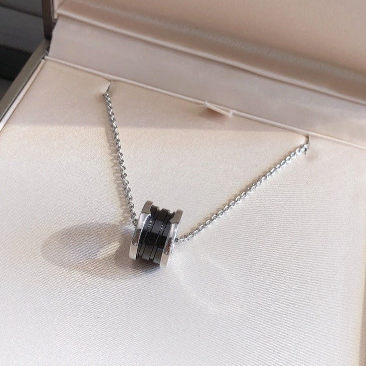 {
  "Resenly Jewelry": "リゼンリー・ジュエリー",
  "ZERO 1 BLACK CERAMIC SILVER NECKLACE": "ゼロワン ブラックセラミック シルバーネックレス"
}
