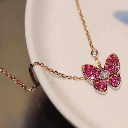 {
  "Resenly Jewelry": "Resenly Jewelry",
  "BUTTERFLY RED DIAMOND ROSE GOLD NECKLACE": "バタフライ レッドダイヤモンド ローズゴールド ネックレス"
}