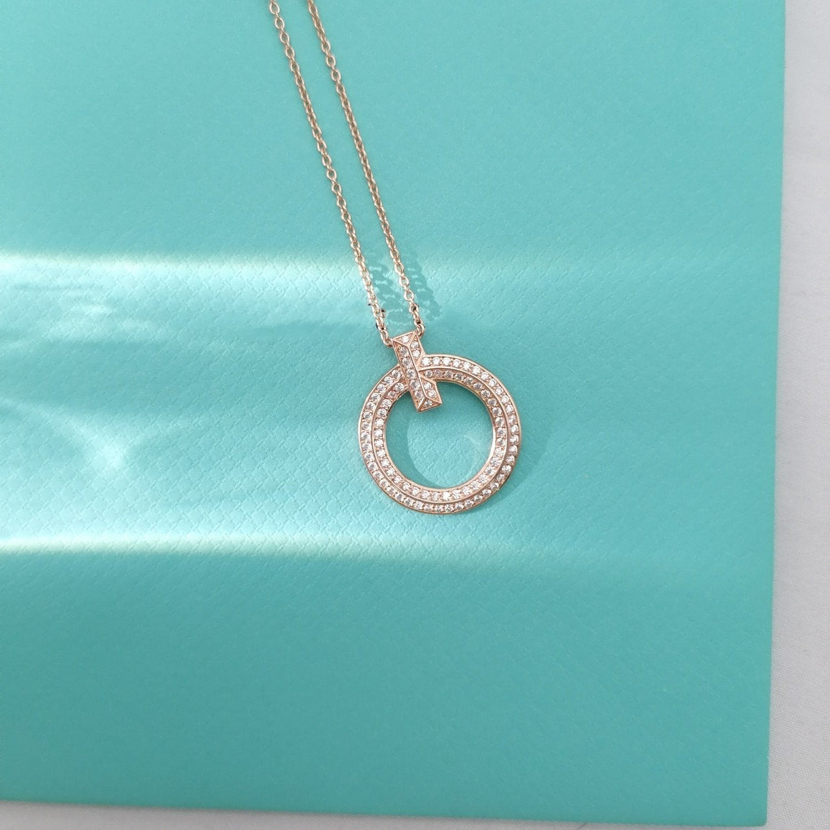 {
  "Resenly Jewelry": "Resenly Jewelry",
  "T WIRE PEDANT DIAMOND NECKLACE": "Tワイヤー ペンダント ダイヤモンドネックレス"
}