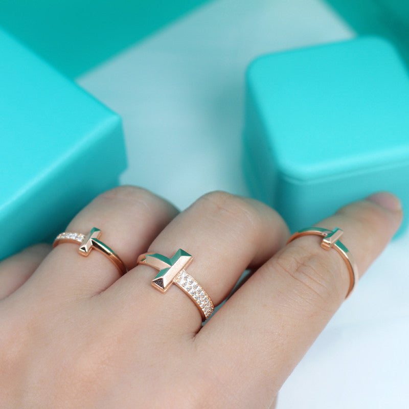 {
"Resenly Jewelry": "レゼンリー・ジュエリー",
"T1 NARROW DIAMOND PINK GOLD RING": "T1 ナロー ダイヤモンド ピンクゴールド リング"
}