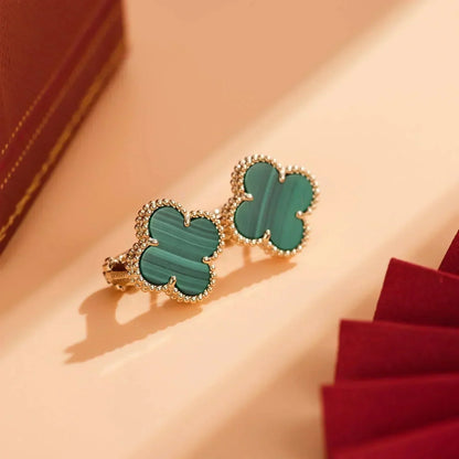 {
  "Resenly Jewelry": "Resenly Jewelry",
  "CLOVER MEDIUM 1 MOTIFS MALACHITE  EARRINGS": "クローバー ミディアム 1モチーフ マラカイト ピアス"
}