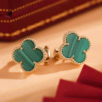 {
  "Resenly Jewelry": "Resenly Jewelry",
  "CLOVER MEDIUM 1 MOTIFS MALACHITE  EARRINGS": "クローバー ミディアム 1モチーフ マラカイト ピアス"
}
