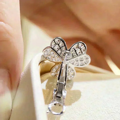 {
  "Resenly Jewelry": "Resenly Jewelry",
  "CLOVER COMOS DIAMOND EARRINGS SILVER": "クローバー コスモス ダイヤモンド ピアス シルバー"
}