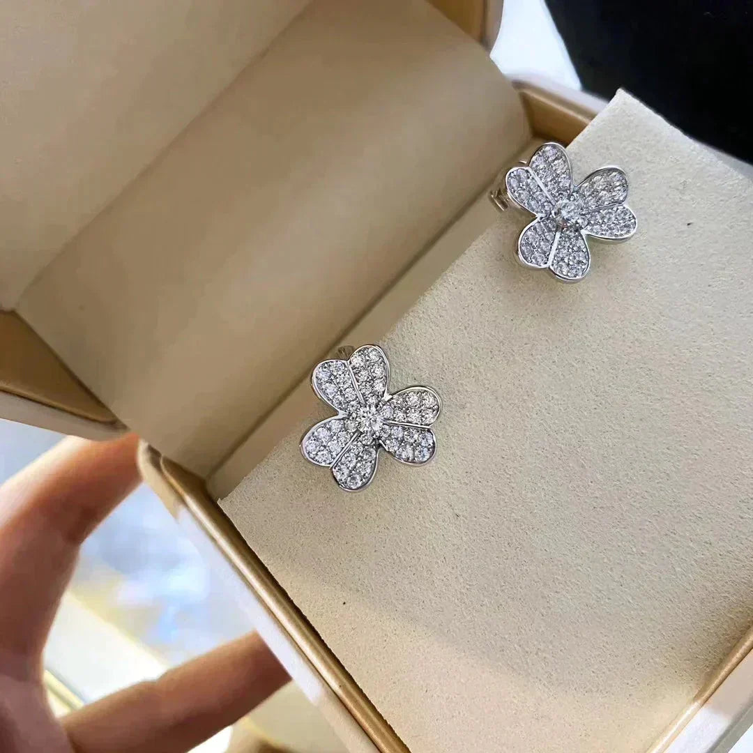 {
  "Resenly Jewelry": "Resenly Jewelry",
  "CLOVER COMOS DIAMOND EARRINGS SILVER": "クローバー コスモス ダイヤモンド ピアス シルバー"
}