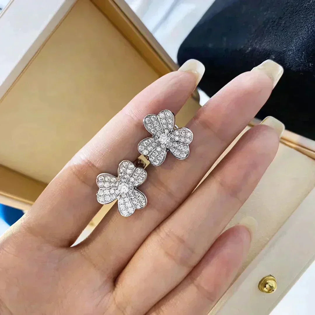 {
  "Resenly Jewelry": "Resenly Jewelry",
  "CLOVER COMOS DIAMOND EARRINGS SILVER": "クローバー コスモス ダイヤモンド ピアス シルバー"
}
