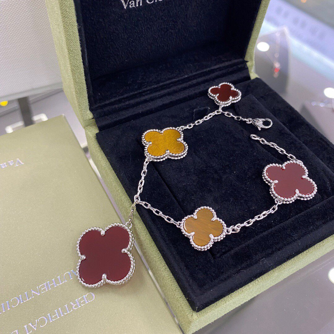 {
  "Resenly Jewelry": "Resenly Jewelry",
  "CLOVER 5 MOTIFS SIVLER CARNELIAN TIGER EYE BRACELET": "クローバー 5モチーフ シルバー カーネリアン タイガーアイ ブレスレット"
}
