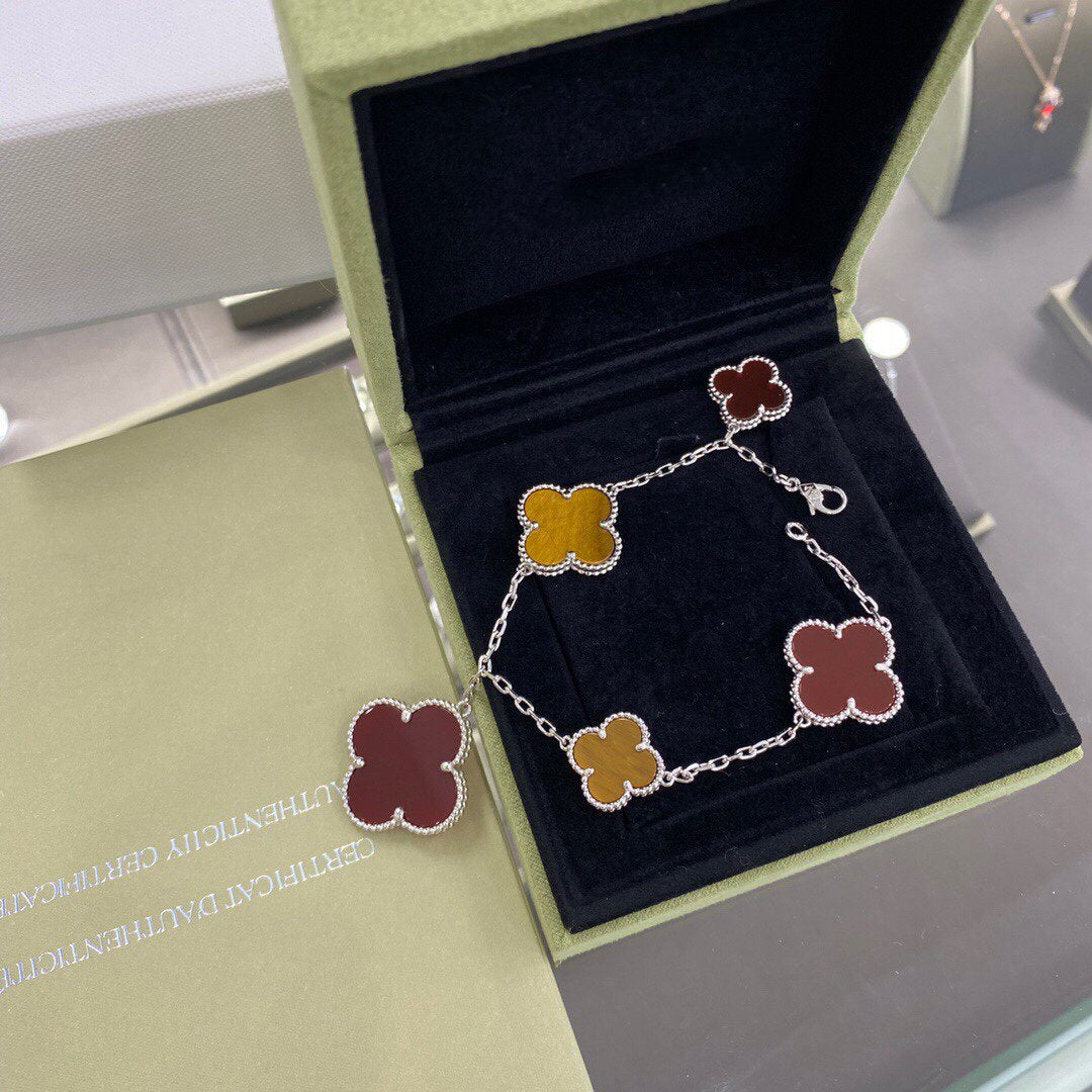 {
  "Resenly Jewelry": "Resenly Jewelry",
  "CLOVER 5 MOTIFS SIVLER CARNELIAN TIGER EYE BRACELET": "クローバー 5モチーフ シルバー カーネリアン タイガーアイ ブレスレット"
}