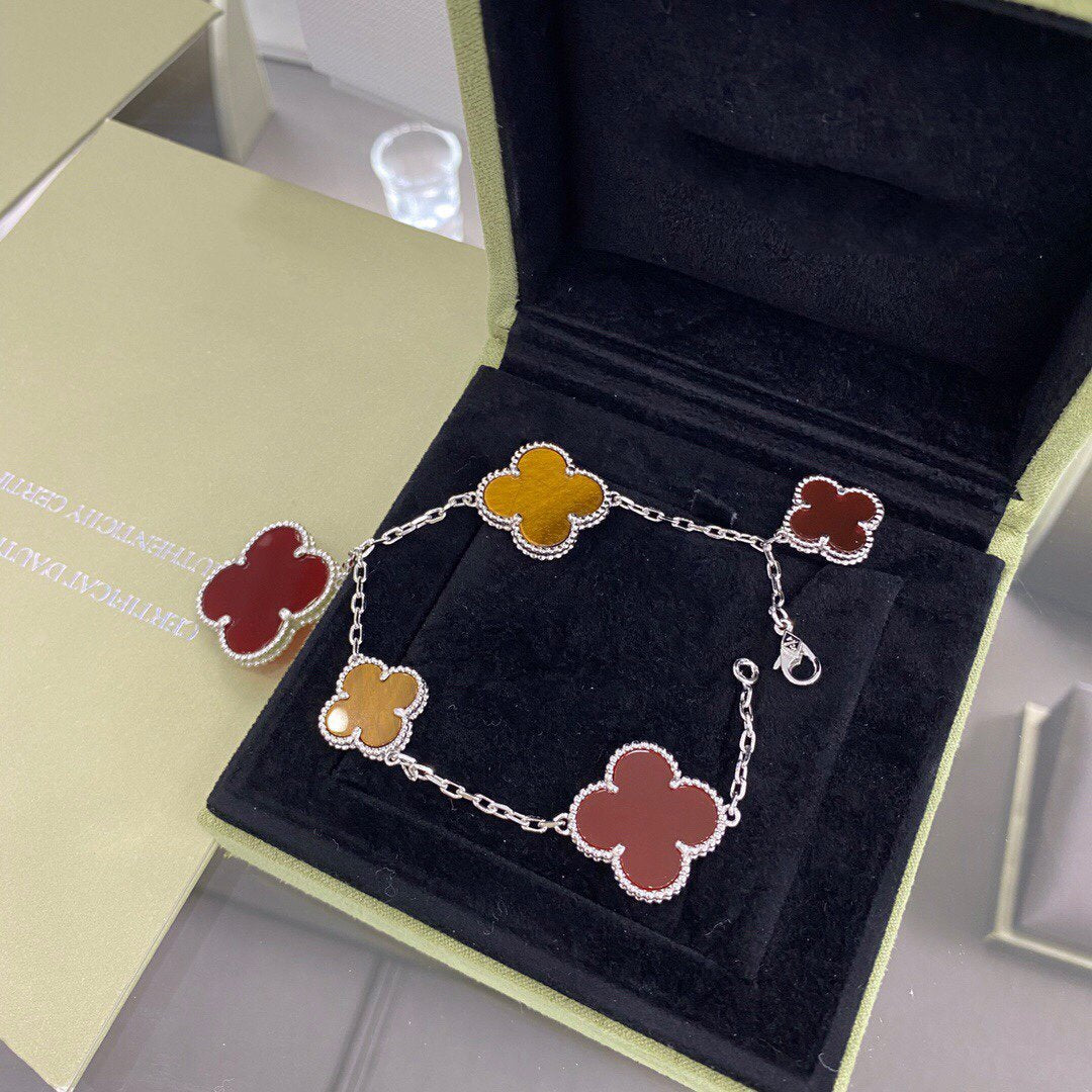 {
  "Resenly Jewelry": "Resenly Jewelry",
  "CLOVER 5 MOTIFS SIVLER CARNELIAN TIGER EYE BRACELET": "クローバー 5モチーフ シルバー カーネリアン タイガーアイ ブレスレット"
}