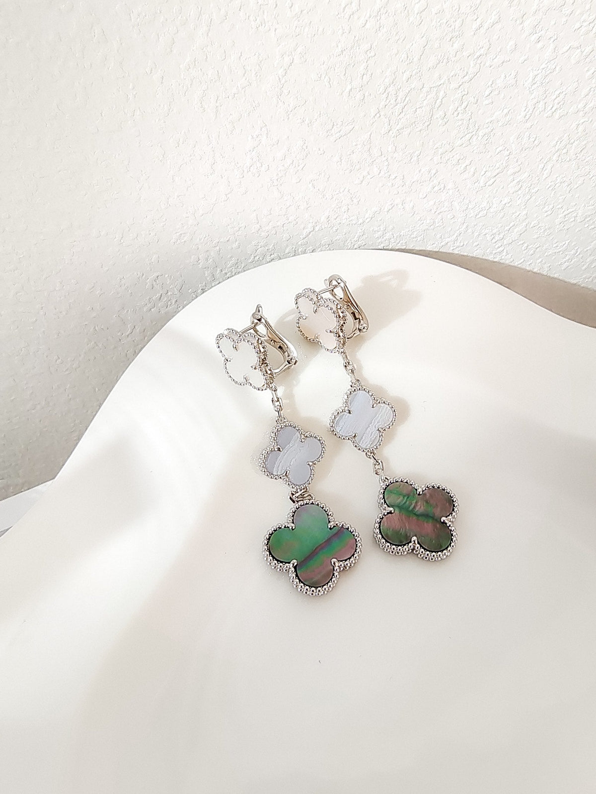 [Resenly Jewelry]CLOVER 3 MOTIFS CHALCEDONY DARK MOP SILVER EARRINGS