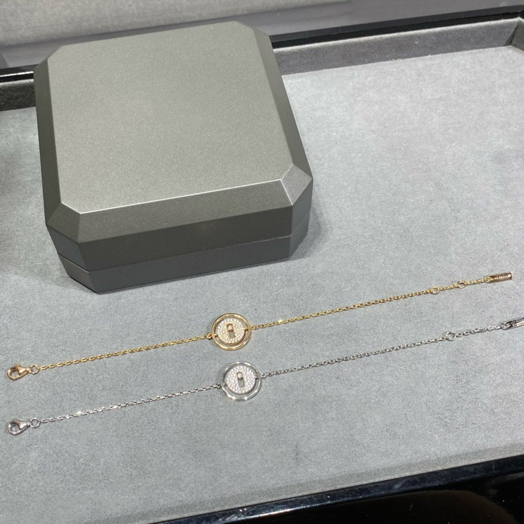 {
  "Resenly Jewelry": "レゼンリー・ジュエリー",
  "LUCKY MOVE DIAMOND PAVED BRACELET": "ラッキー ムーブ ダイヤモンド パヴェ ブレスレット"
}