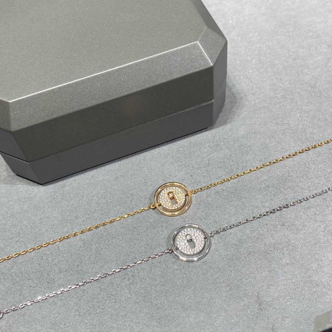{
  "Resenly Jewelry": "レゼンリー・ジュエリー",
  "LUCKY MOVE DIAMOND PAVED BRACELET": "ラッキー ムーブ ダイヤモンド パヴェ ブレスレット"
}