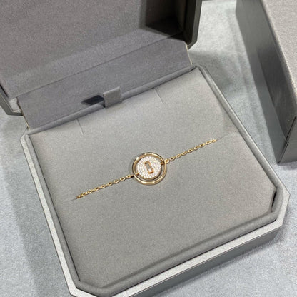 {
  "Resenly Jewelry": "レゼンリー・ジュエリー",
  "LUCKY MOVE DIAMOND PAVED BRACELET": "ラッキー ムーブ ダイヤモンド パヴェ ブレスレット"
}