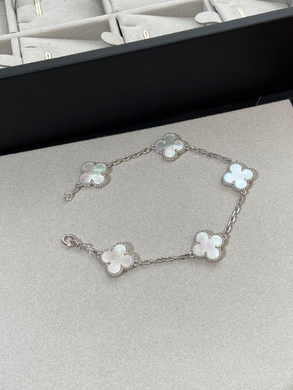 [Resenly Jewelry]CLOVER WHITE PEARL MOP 5 MOTIF BRACELET COLLECTION