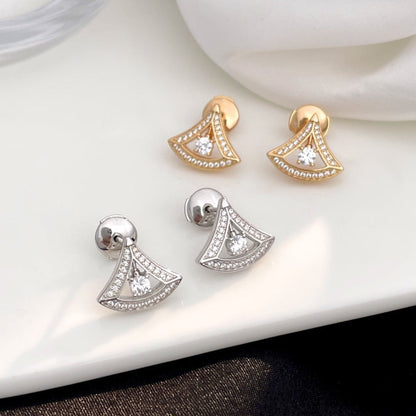 {
  "Resenly Jewelry": "Resenly Jewelry",
  "DREAM MINI DIAMOND STUD EARRINGS": "ドリーム ミニ ダイヤモンド スタッドピアス"
}