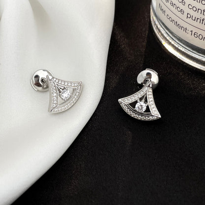 {
  "Resenly Jewelry": "Resenly Jewelry",
  "DREAM MINI DIAMOND STUD EARRINGS": "ドリーム ミニ ダイヤモンド スタッドピアス"
}