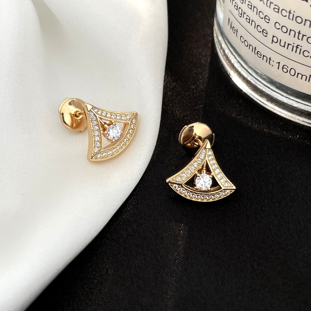 {
  "Resenly Jewelry": "Resenly Jewelry",
  "DREAM MINI DIAMOND STUD EARRINGS": "ドリーム ミニ ダイヤモンド スタッドピアス"
}